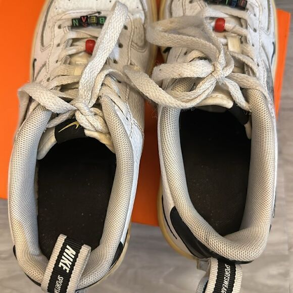 Nike Shoes  - Picture 8 of 11